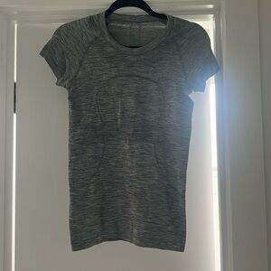 Swiftly Tech Short-Sleeve Shirt Grey